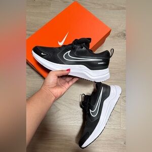 Nike Women's Black and White Sneakers